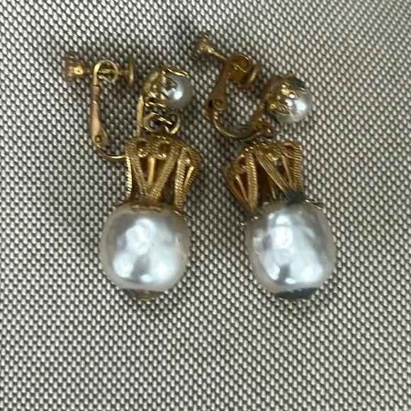 Miriam Haskell Jewelry - Miriam Haskell | Signed Vintage Pearl Drop Clip On Earrings - Very Rare Style